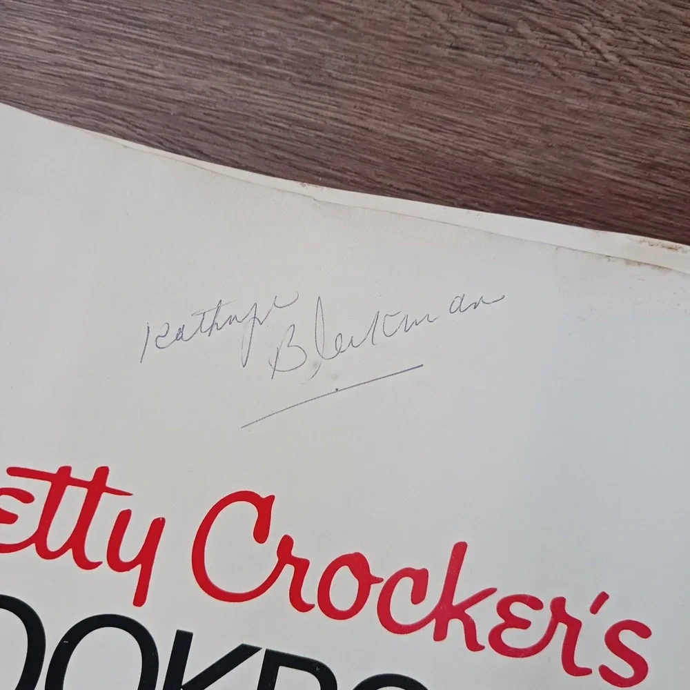 Betty Crocker Cookbook Pie Hardcover 5 Ring Binder 1976 27th Printing Golden